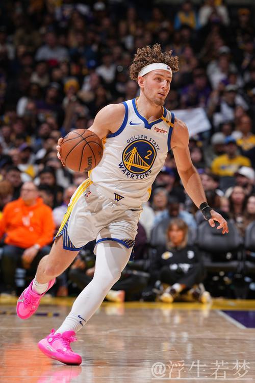 波杰姆斯基半场绝杀三分,表现神勇! 波杰姆斯基半场绝杀三分,表现神勇!