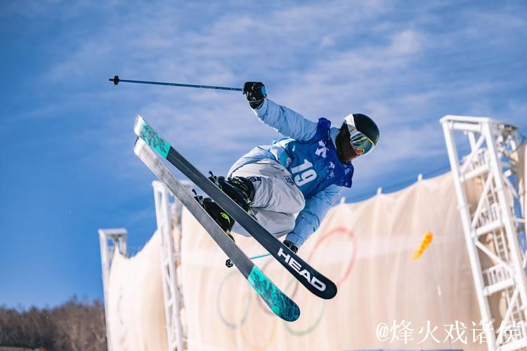 自由式滑雪世界杯云顶站：谷爱凌预赛夺冠顺利晋级